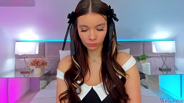 MiaMuse online show from October 18, 7:25 pm