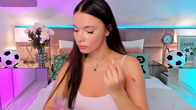MiaMuse online show from June 21, 7:05 pm