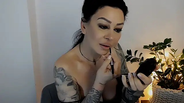 Snapshot of Xentthia chatting on April 27, 2:37 pm Xentthia online show from April 27, 2:37 pm