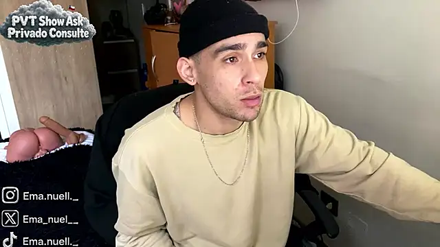 Snapshot of Emanuell__ chatting on July 22, 9:28 pm Emanuell online show from July 22, 9:28 pm