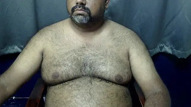 Snapshot of hairysubcub_70 chatting on May 6, 7:35 am hairysubcub 70 online show from May 6, 7:35 am