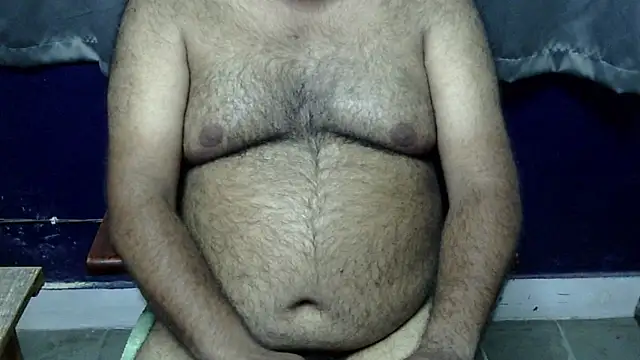 Snapshot of hairysubcub_70 chatting on May 28, 9:06 am hairysubcub 70 online show from May 28, 9:06 am