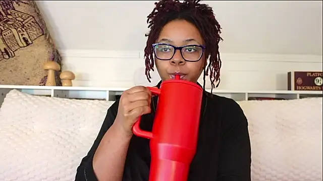 -khayaparker online show from February 4, 8:25 pm