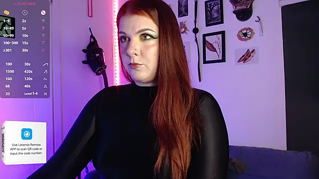 Snapshot of auroralatexprincess chatting on October 16, 6:42 pm auroralatexprincess online show from October 16, 6:42 pm