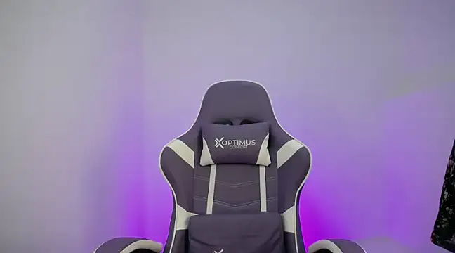 Snapshot of cutie_and_slutty chatting on January 15, 10:02 pm cutie and slutty online show from January 15, 10:02 pm