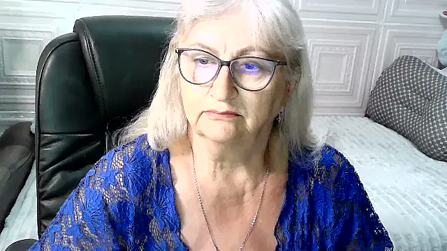 Snapshot of LolkaAlyss chatting on July 12, 11:12 am LolkaAlyss online show from July 12, 11:12 am