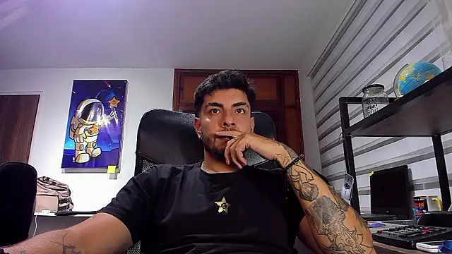 Snapshot of dereck_fiore chatting on December 2, 11:51 pm dereck fiore online show from December 2, 11:51 pm