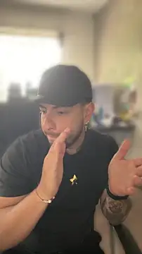 Snapshot of dereck_fiore chatting on July 29, 4:05 pm dereck fiore online show from July 29, 4:05 pm