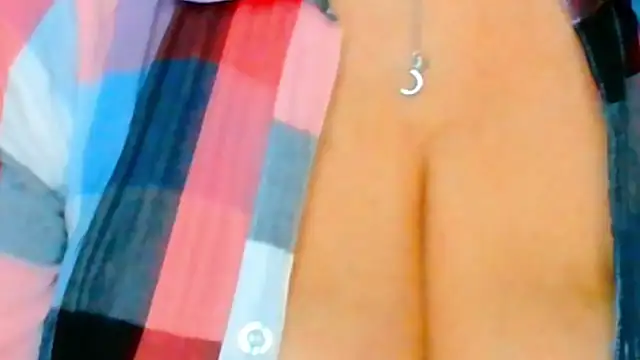 Snapshot of Tyana40 chatting on January 24, 2:28 am Tyana40 online show from January 24, 2:28 am