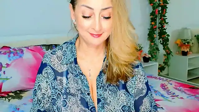 Snapshot of Tyana40 chatting on March 7, 2:25 am Tyana40 online show from March 7, 2:25 am