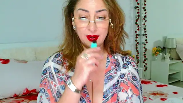 Snapshot of Tyana40 chatting on April 21, 1:42 am Tyana40 online show from April 21, 1:42 am