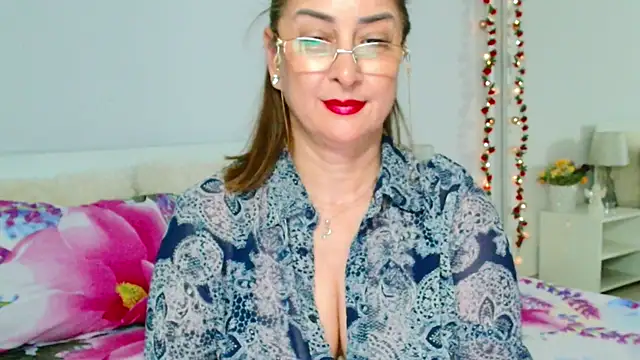 Snapshot of Tyana40 chatting on May 15, 11:01 pm Tyana40 online show from May 15, 11:01 pm