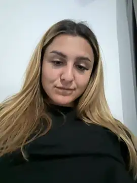 NicolePlay online show from April 17, 8:01 pm