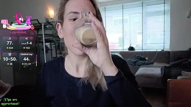 Snapshot of NaomiAndFriends chatting on February 13, 8:32 am NaomiAndFriends online show from February 13, 8:32 am