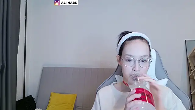 aliiiiiina online show from February 17, 1:04 am