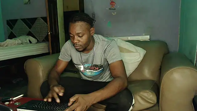 Snapshot of Tirichexxx chatting on December 8, 3:32 am Tirichexxx online show from December 8, 3:32 am