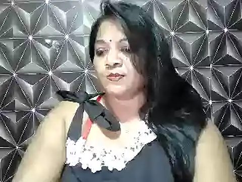Snapshot of IndianDelia chatting on June 23, 7:45 pm IndianDelia online show from June 23, 7:45 pm
