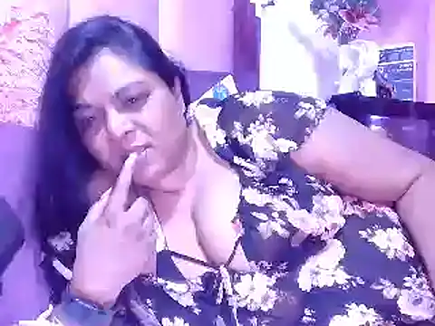 Snapshot of IndianDelia chatting on July 15, 6:02 pm IndianDelia online show from July 15, 6:02 pm