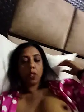 Snapshot of Mahi4luv chatting on October 5, 11:24 pm Mahi4luv online show from October 5, 11:24 pm