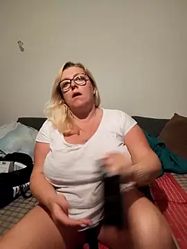 winniess40 online show from April 18, 2:48 am