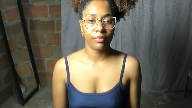 Snapshot of thaimy_ chatting on June 5, 2:51 am thaimy online show from June 5, 2:51 am