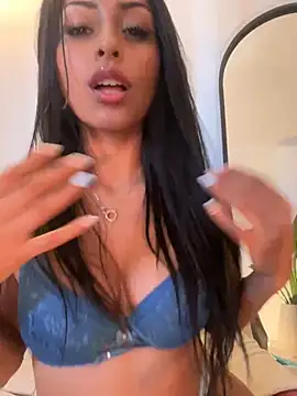 Snapshot of sweetAli_ chatting on February 1, 4:00 pm sweetAli online show from February 1, 4:00 pm