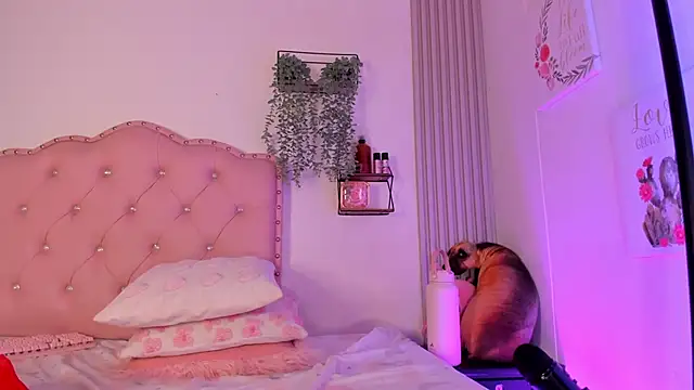 Snapshot of sweet_nicole_11 chatting on September 13, 12:27 pm sweet nicole 11 online show from September 13, 12:27 pm