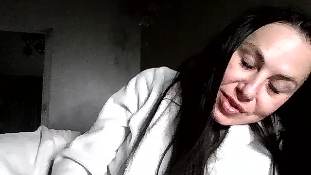 JulianaGold1 online show from June 6, 10:25 pm