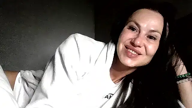 Snapshot of JulianaGold1 chatting on June 18, 9:08 pm JulianaGold1 online show from June 18, 9:08 pm