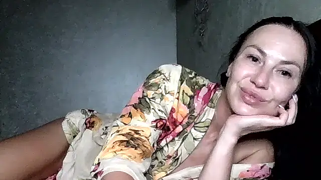 Snapshot of JulianaGold1 chatting on June 29, 12:50 am JulianaGold1 online show from June 29, 12:50 am
