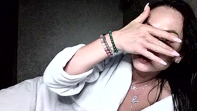 Snapshot of JulianaGold1 chatting on July 2, 8:26 pm JulianaGold1 online show from July 2, 8:26 pm