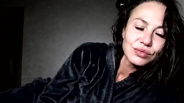 Snapshot of JulianaGold1 chatting on July 11, 10:55 pm JulianaGold1 online show from July 11, 10:55 pm
