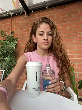 Snapshot of alana15 chatting on May 7, 9:20 pm alana15 online show from May 7, 9:20 pm