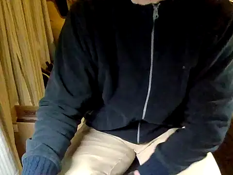 Snapshot of mariohurt101 chatting on July 6, 8:55 pm mariohurt101 online show from July 6, 8:55 pm