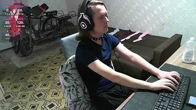 Shad0wFemb0y online show from March 31, 5:46 pm