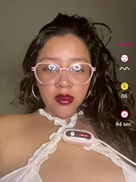 Snapshot of Vivi_Kvsh chatting on June 2, 7:21 am Vivi Kvsh online show from June 2, 7:21 am