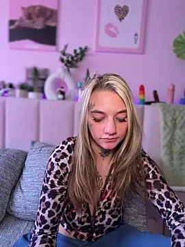 chloetease online show from April 19, 8:44 pm