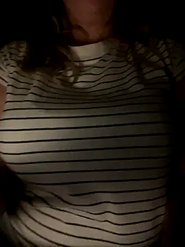 Snapshot of CravingControl chatting on October 31, 4:02 am CravingControl online show from October 31, 4:02 am