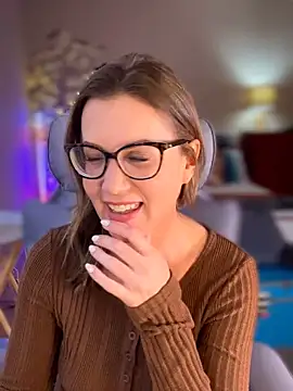 Snapshot of MaiseKnox chatting on May 1, 9:08 pm MaiseKnox online show from May 1, 9:08 pm