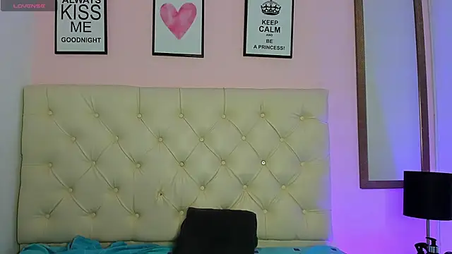 WhitneyWells online show from February 14, 6:43 am