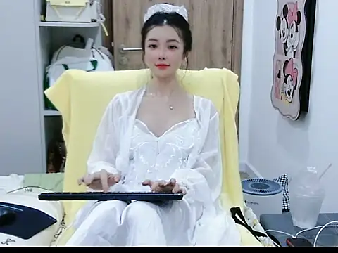 Snapshot of Cute_Ruby01 chatting on May 22, 11:27 am Cute Ruby01 online show from May 22, 11:27 am