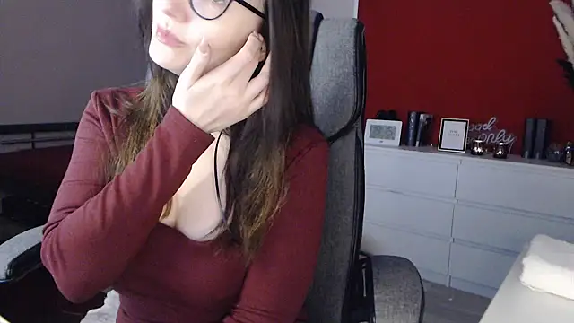 Alina Lamour online show from February 14, 6:15 pm