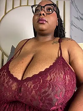 Snapshot of angelGgold chatting on February 24, 12:03 pm angelGgold online show from February 24, 12:03 pm