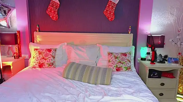 HotMilfMargo online show from December 26, 7:05 pm