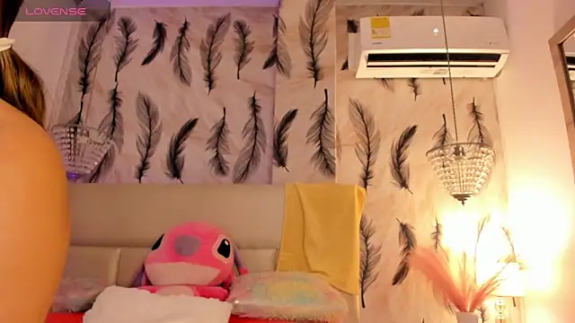 Snapshot of Vivi_prinncess chatting on February 5, 11:31 pm Vivi prinncess online show from February 5, 11:31 pm