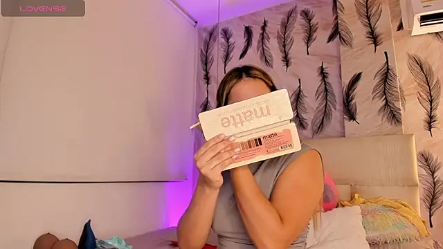 Snapshot of Vivi_prinncess chatting on February 6, 11:41 pm Vivi prinncess online show from February 6, 11:41 pm