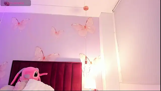 Snapshot of Vivi_prinncess chatting on February 7, 11:30 pm Vivi prinncess online show from February 7, 11:30 pm