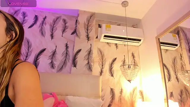 Snapshot of Vivi_prinncess chatting on February 10, 11:09 pm Vivi prinncess online show from February 10, 11:09 pm