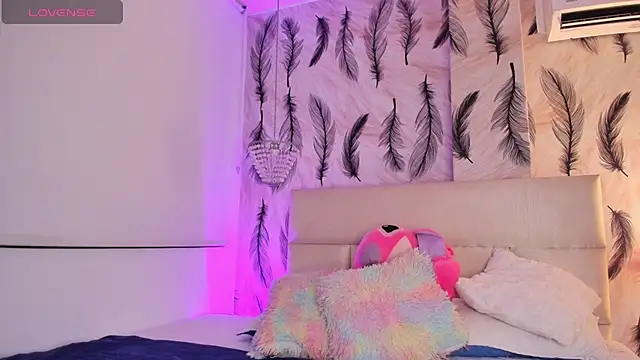 Snapshot of Vivi_prinncess chatting on February 13, 11:23 pm Vivi prinncess online show from February 13, 11:23 pm