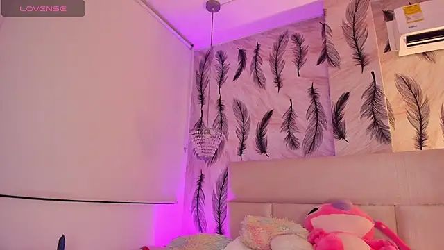 Snapshot of Vivi_prinncess chatting on February 17, 12:18 am Vivi prinncess online show from February 17, 12:18 am